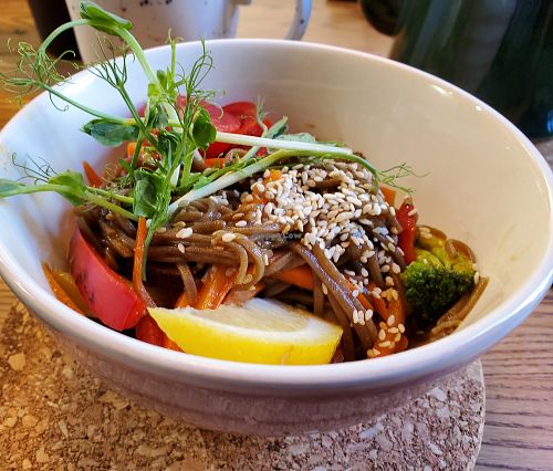 Buckwheat noodles with broccoli and shitake mushrooms at Zelyonka in Kyiv