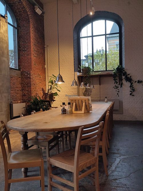 Another communal table at Le Pain Quotidien - Ave du Port in Brussels