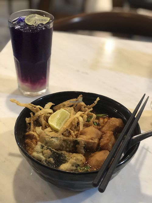 Anchan lemonade and khao soi at Veganerie - Silom in Bangkok