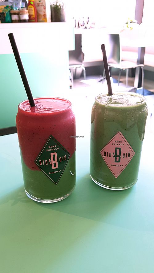 Green and berry smoothies at BioBio in Riga