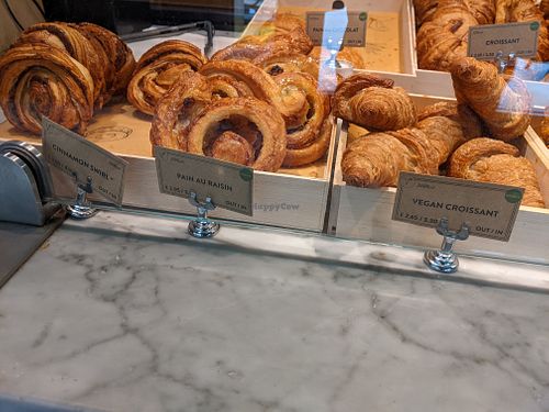 Vegan pastries at Le Pain Quotidien - Monument in London