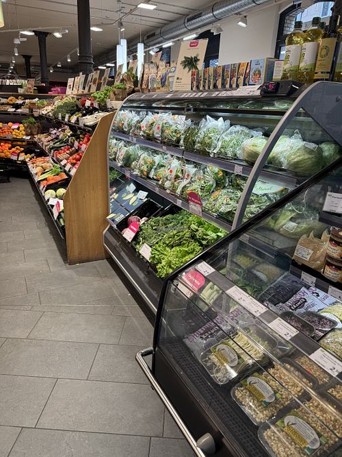 salad & veggies  at denn's Biomarkt  in Halle