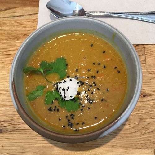 Soupe Dahl at Crudessence - Rachel in Montreal