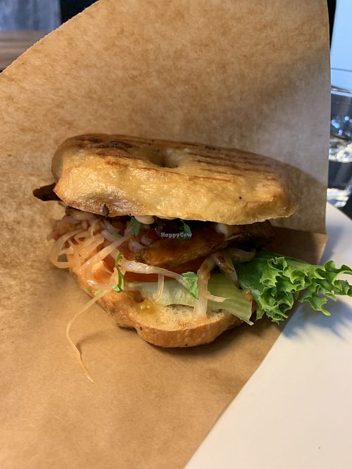 Vegan hummus bagel at Bagel House in Aabo