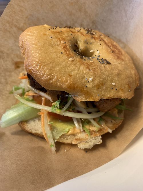 Vegan Thai bagel at Bagel House in Aabo