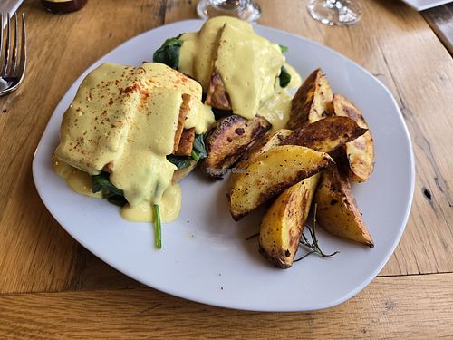 Eggs Florentine at Ravens' Restaurant in Mendocino