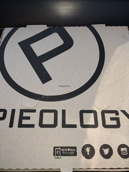 Yumi pizza vegana ✌️🤩 at Pielogy in Edinburg