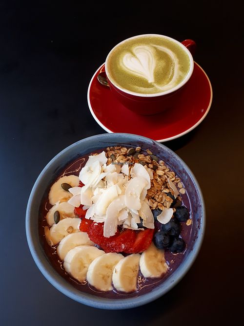 Matcha latte and acai bowl at Roots LaMarca in Madrid