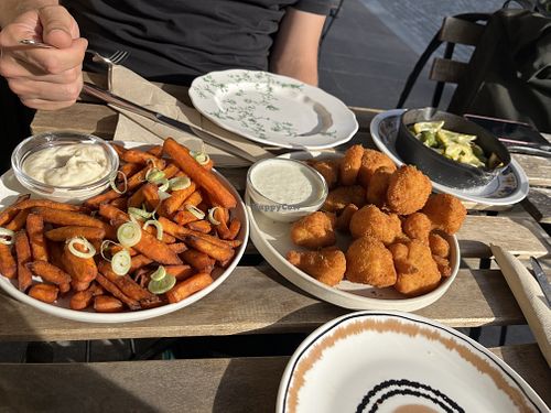 sweet potato fries (zlatka), fried cauliflower (karfjola), olives oil  at Veganika in Ljubljana