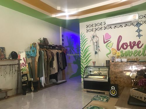 Shop and counter at Om Burger in Koh Phangan