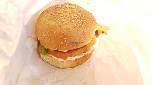 Curry burger at LOV - Lacanau Océan Vegan in Lacanau