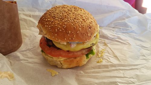 Classic burger at LOV - Lacanau Océan Vegan in Lacanau