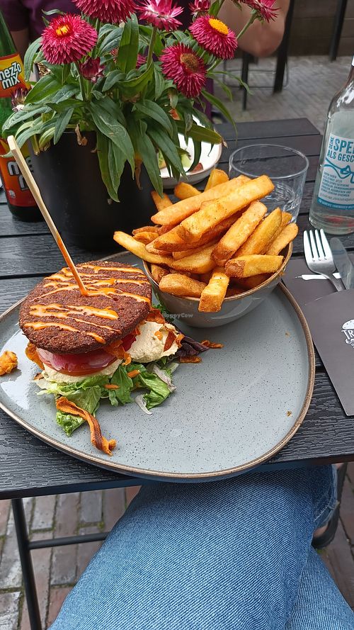 Falafelburger ( auf meinen Wunsch ohne Brötchen) at Traute Burgerbar in Aurich