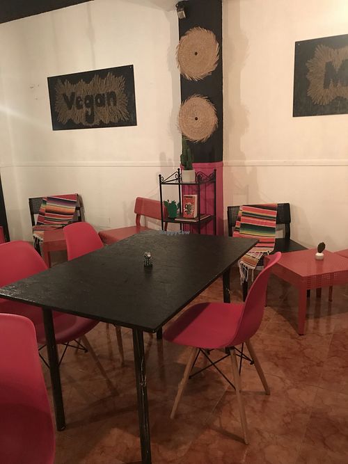 A helpful instruction  at 100% Mexicano Vegano in Mallorca