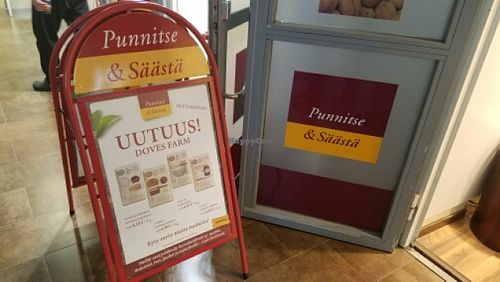 entrance  at Punnitse ja Saasta in Tampere