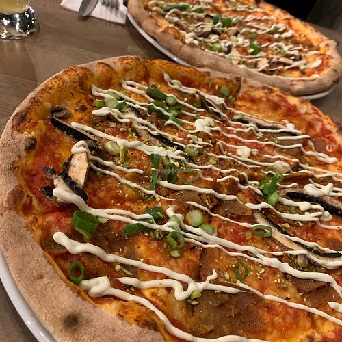 Vegan pizza at Broo in Helsinki