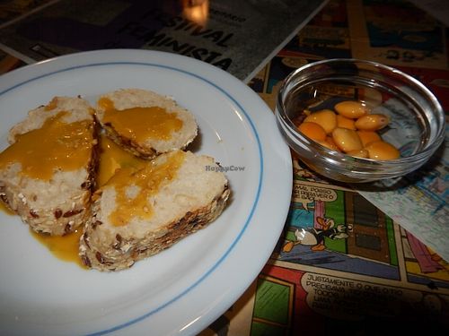broad beans and bread drizzled with oil and yeast at Casa da Horta in Porto