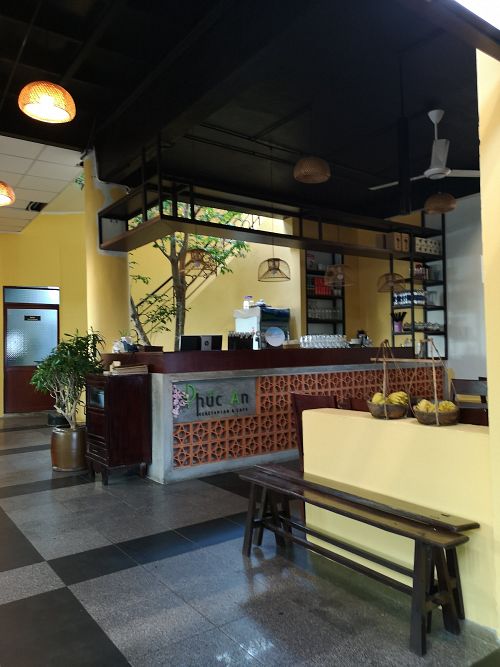 Counter and juice bar at Phuc An in Da Nang