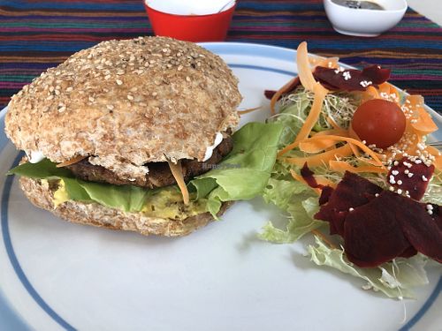 Hamburguesa de avena at Casa Savia Vegana in Merida
