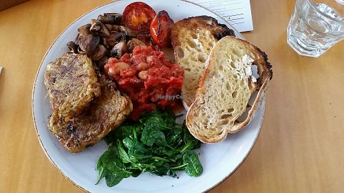 Veganised veggie breakfast at Black & White Coffee Cartel in Queenstown
