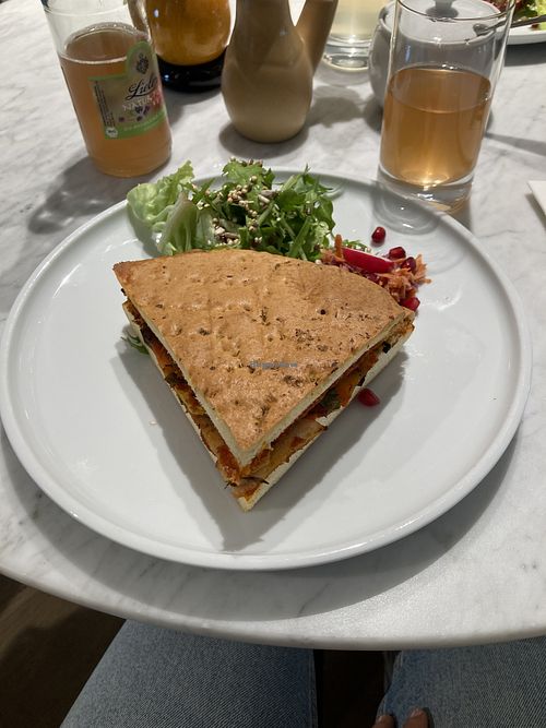Fladenbrot mit Gemüse   at Vitra Haus Cafe in Weil Am Rhein