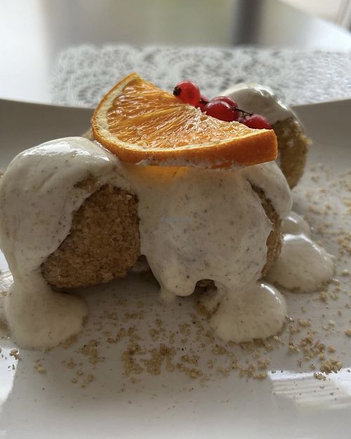 Sweet millet balls - real treat 😋  at Vegàn Bàzis ètterem in Zalaegerszeg