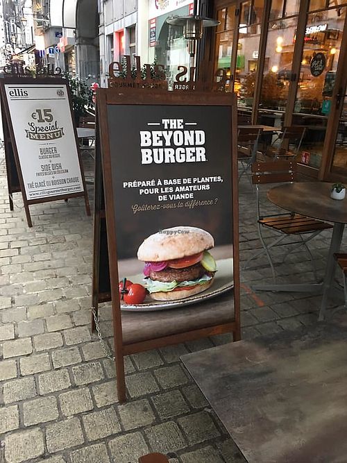 Vegan Beyond Meat Burger availabe  at Ellis Gourmet Burger in Liege