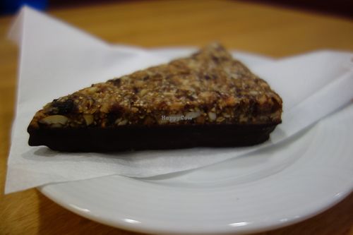 Vegan amaranth and almond triangle (vegane Amaranth-Mandel-Nussecke) at Martinshof in Saarbrucken