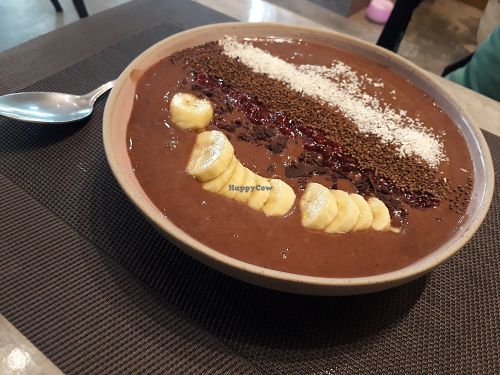 Chocolate smoothie bowl at Nourish in Chiang Mai