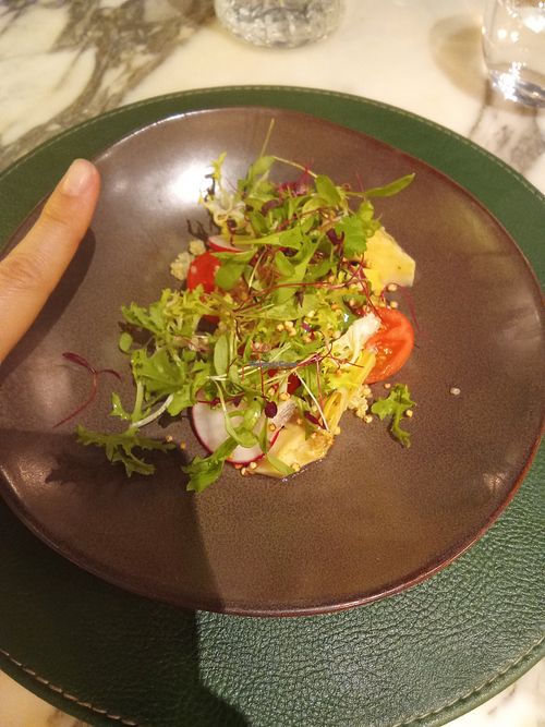 Único plato vegano septiembre 2026 (ensalada de quinoa y alcachofa) at The Lygon Arms in Broadway