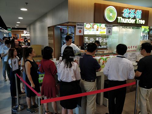 Lunch time crowd at Thunder Tree - Pasir Panjang in Central Singapore