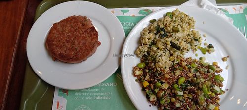 Burger vegano, arroz com brócolis e salada de quinoa com emadame e hortelã at Delírio Tropical - Rua Garcia d'Avila in Rio De Janeiro