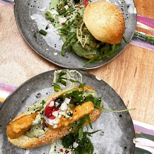 Botanical Burger & No Fish Roll at Gurou Street Food in La Rochelle