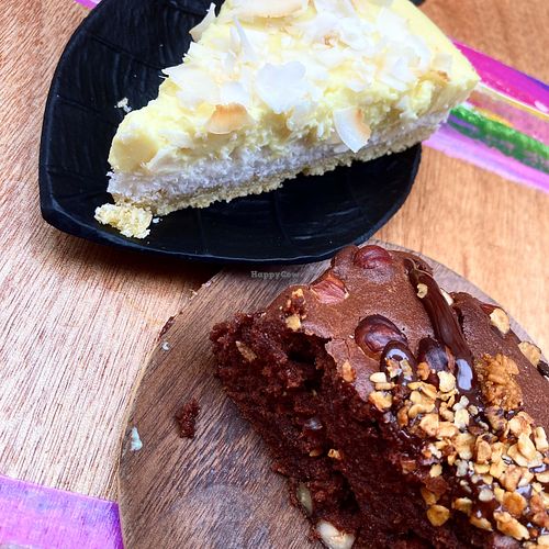 Vegan Cakes 😍 at Gurou Street Food in La Rochelle