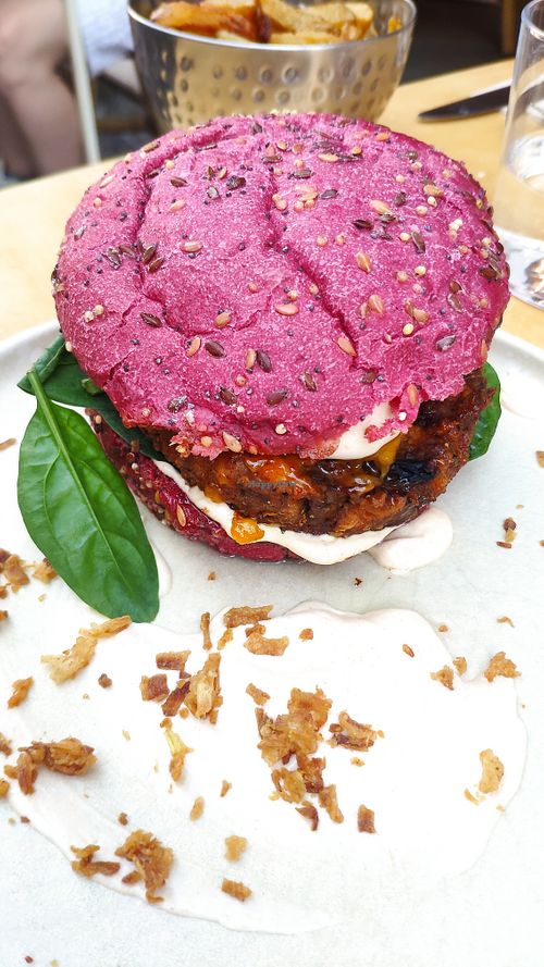 Bliss Burger (no beyond meat) at Gurou Street Food in La Rochelle