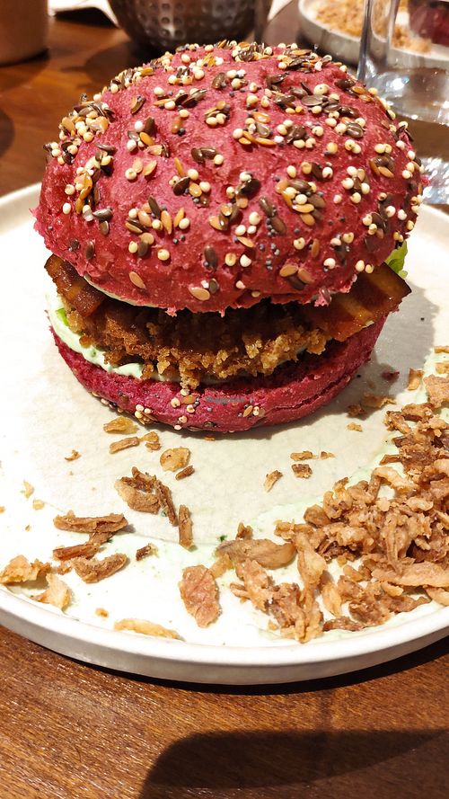 Chik'n burger at Gurou Street Food in La Rochelle