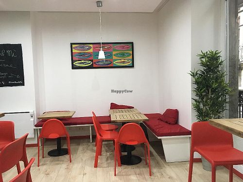 Inside at You & Mì in Grenoble