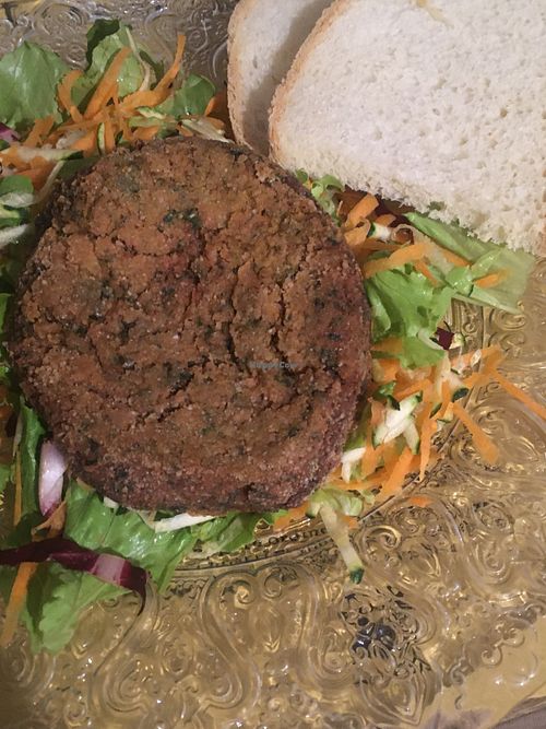 Homemade vegan burger at Lacoccinella in Cremona