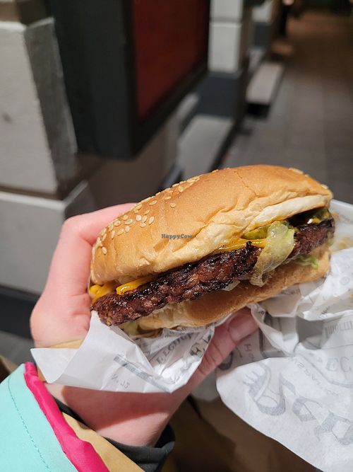 Incredible burger at Junkyard in Reykjavik