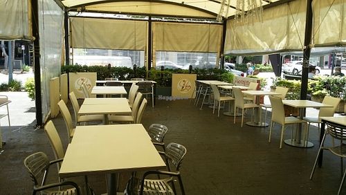 outside seating at Loving Hut in Mount Gravatt