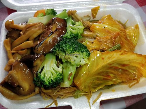 Economic bee hoon with broccoli, mushroom and curry vegetables at SHU Vegetarian 蔬方斋 - Jurong West in Central Singapore