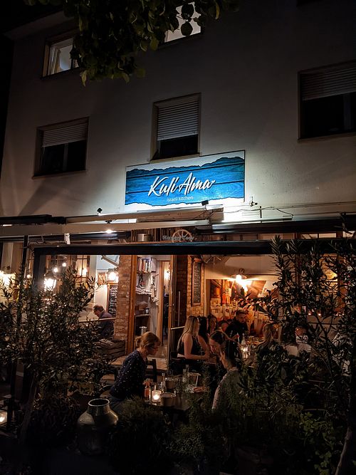 Restaurant at Kuli Alma in Frankfurt