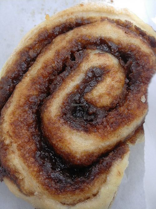Cinnamon roll at Plenty in The Hague