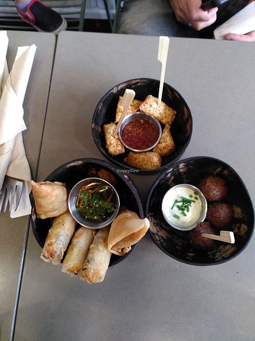 Mix of entrées : tofu, samosas, nems and ‹‹ meat ››balls at La Cantine Viêtgétarienne in Bordeaux