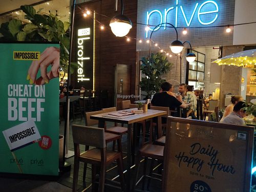 Impossible meat - Cheat on beef at Privé - Somerset in Central Singapore