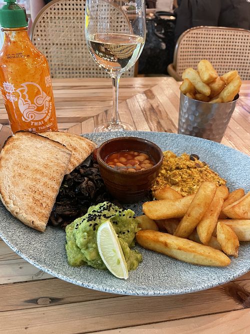 All day vegan english brunch. Delicious :). Some white wine marked vegan #Veganuary at LGW - Sonoma - NT  in Horley