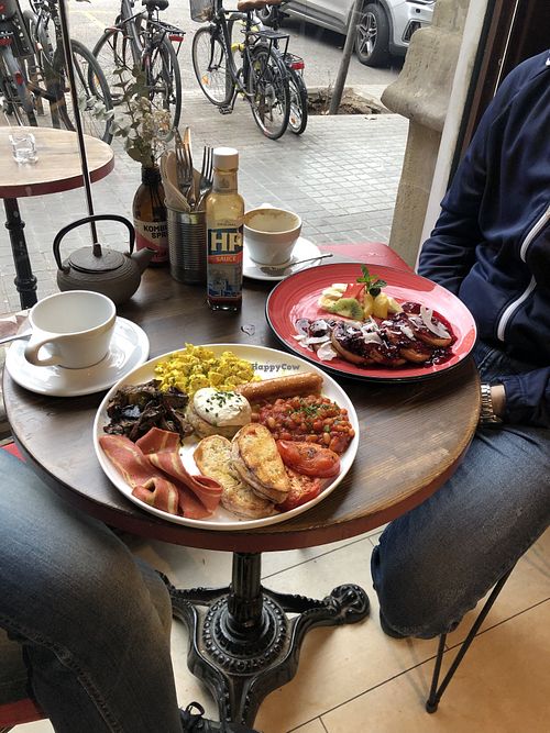 English breakfast (neighboring table)  at Eqvilibrivm Cafe in Barcelona