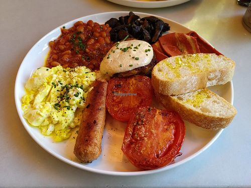 Full English breakfast at Eqvilibrivm Cafe in Barcelona