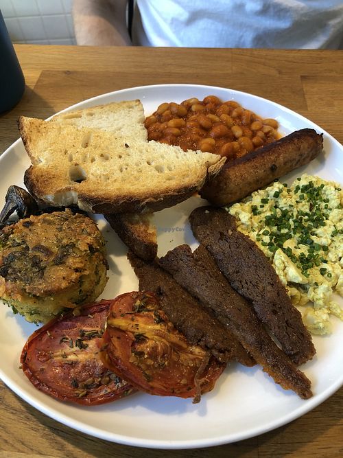 English breakfast at Eqvilibrivm Cafe in Barcelona