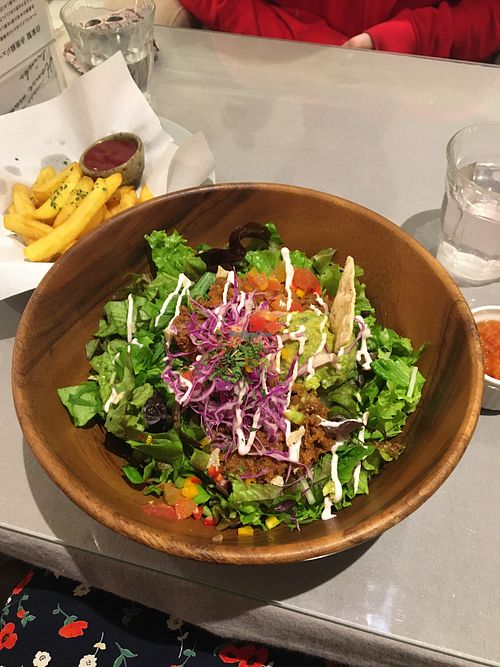 Mexican rice bowl with soy meat at Mumokuteki Vegan Cafe in Kyoto